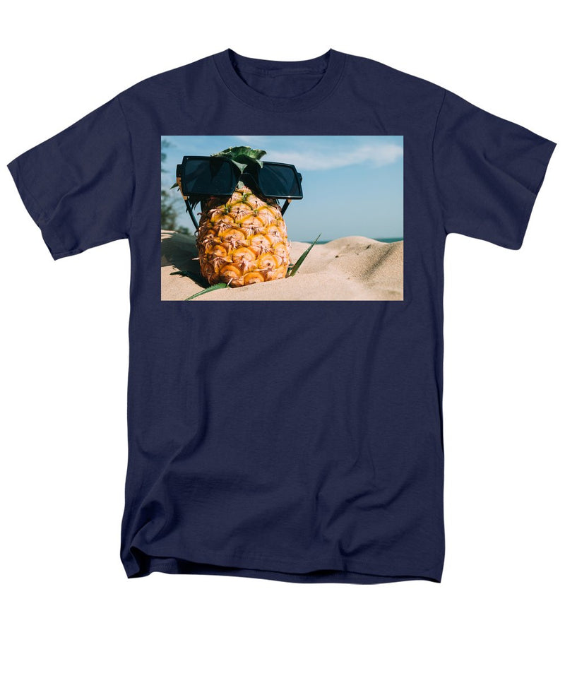 Sunglasses on Pineapple - Men's T-Shirt  (Regular Fit)