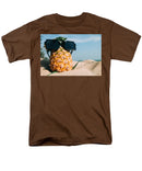 Sunglasses on Pineapple - Men's T-Shirt  (Regular Fit)